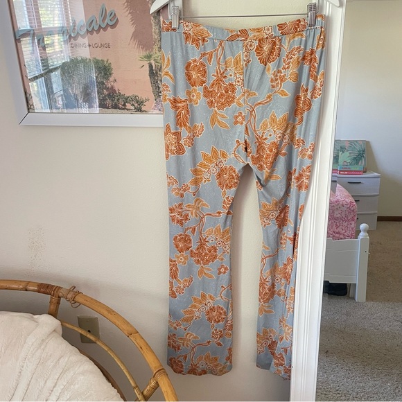 Free People Make A Statement Floral Flare Pants in Cloud Combo Size Large - Picture 6 of 6